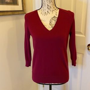 Ann Taylor LOFT petite v-neck sweater size SP. Excellent condition.